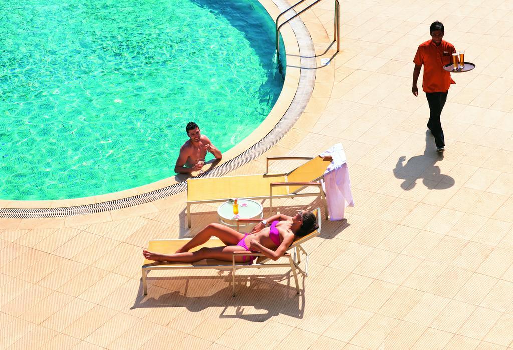 Taj Cidade De Goa Heritage, Goa Santa Cruz Экстерьер фото A poolside butler at the Atlantis Resort