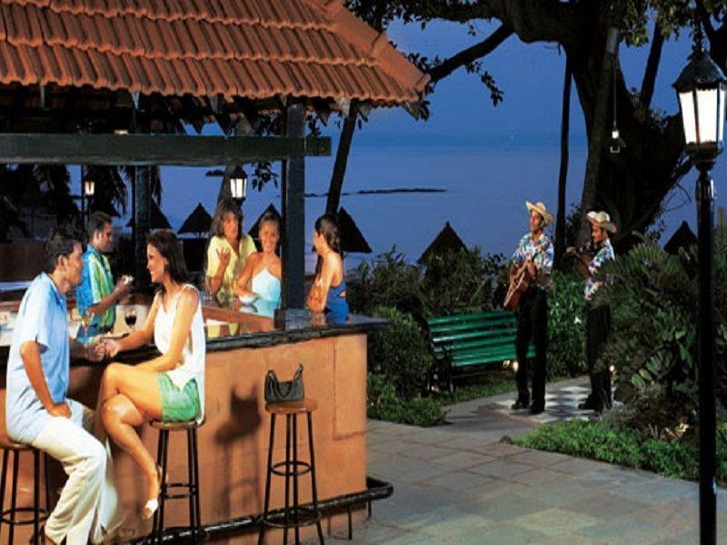 Taj Cidade De Goa Heritage, Goa Santa Cruz Экстерьер фото The bar at the resort