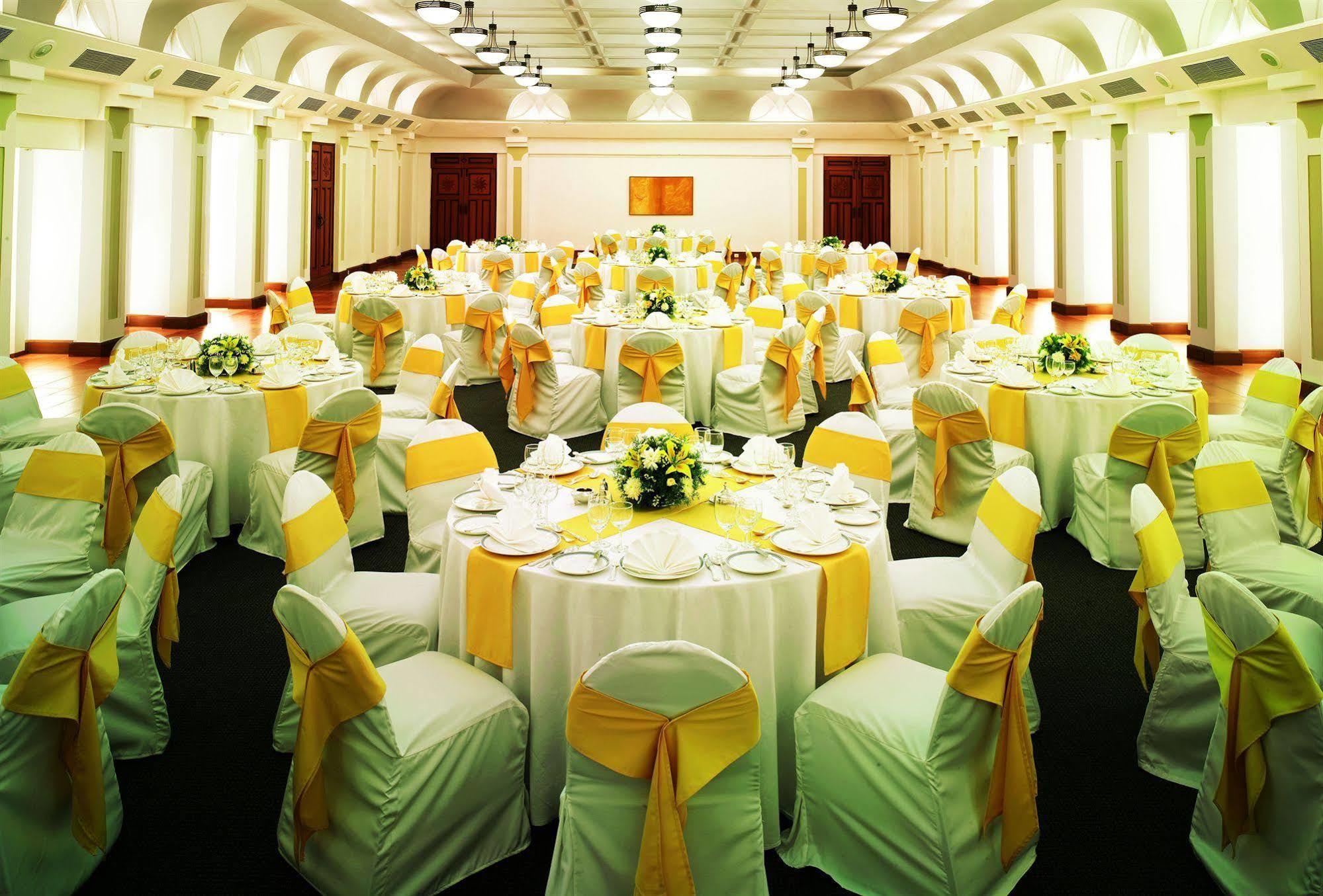 Taj Cidade De Goa Heritage, Goa Santa Cruz Экстерьер фото A wedding reception at the Royal Thai Navy Convention Center